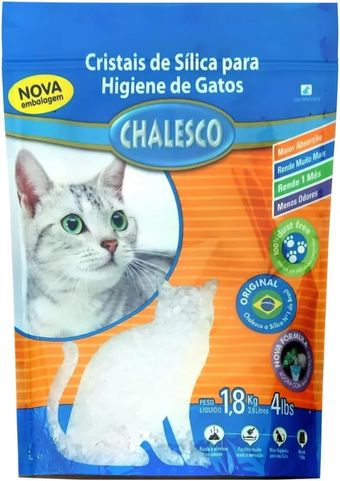 Pacote de 1,8 kg da areia de sílica Chalesco para gatos com grânulos brancos na embalagem