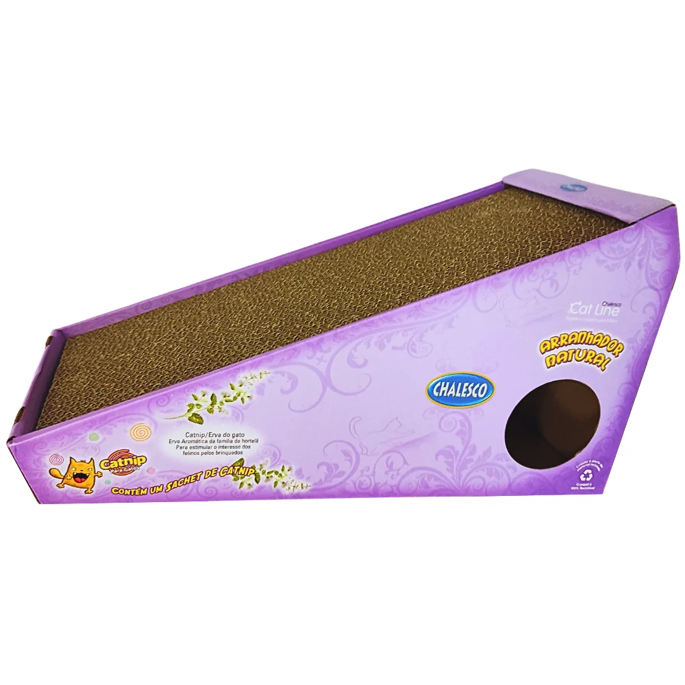 Embalagem do Arranhador Natural Inclinado Chalesco, em papelão ondulado com sachê de catnip