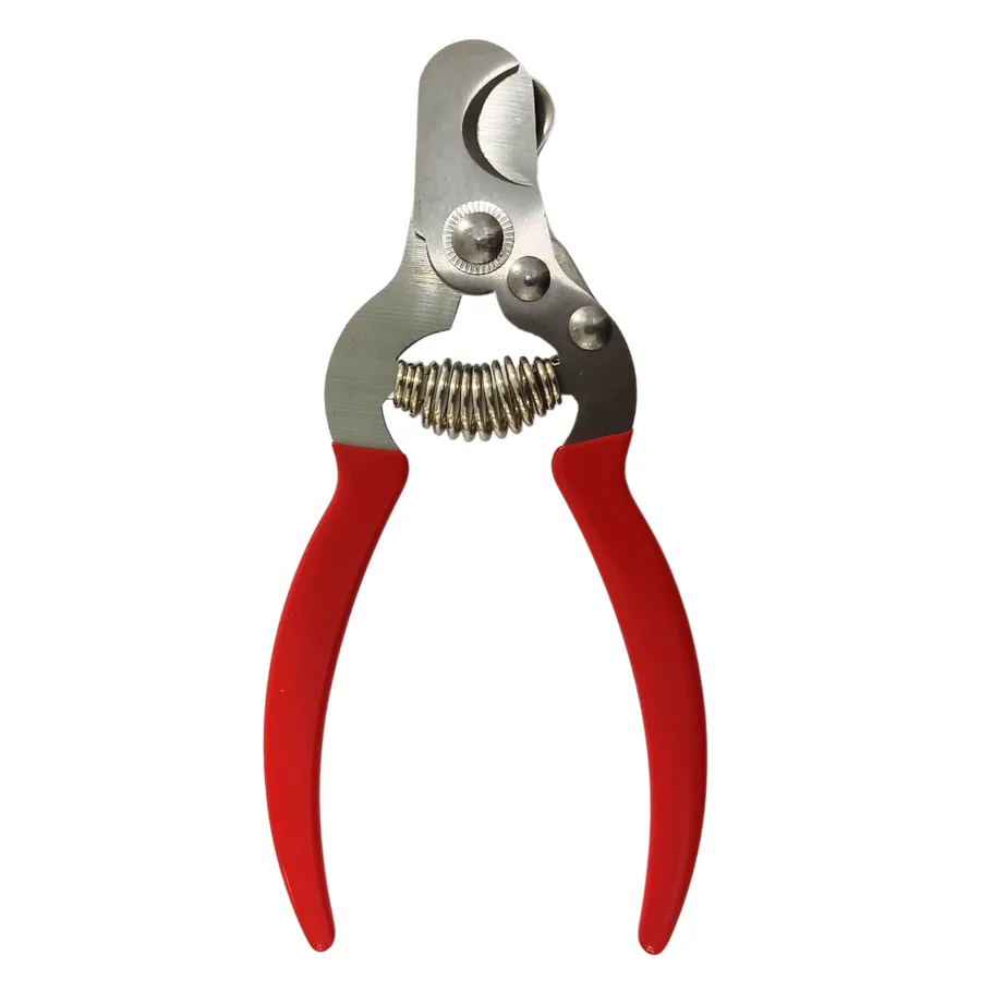 Cortador de unhas Chalesco SKU 70128 em aço inoxidável com cabos emborrachados vermelhos