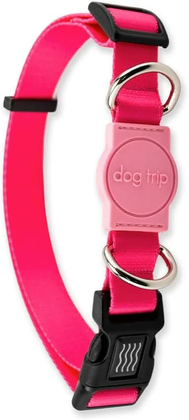 Coleira Dog Trip Brasil cor rose com fecho plástico e duas argolas metálicas