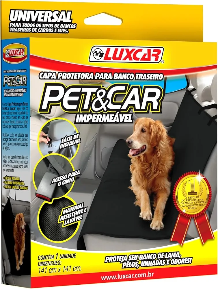 Caixa da capa protetora Luxcar Pet&Car para banco traseiro, com cão sobre a capa preta instalada no carro